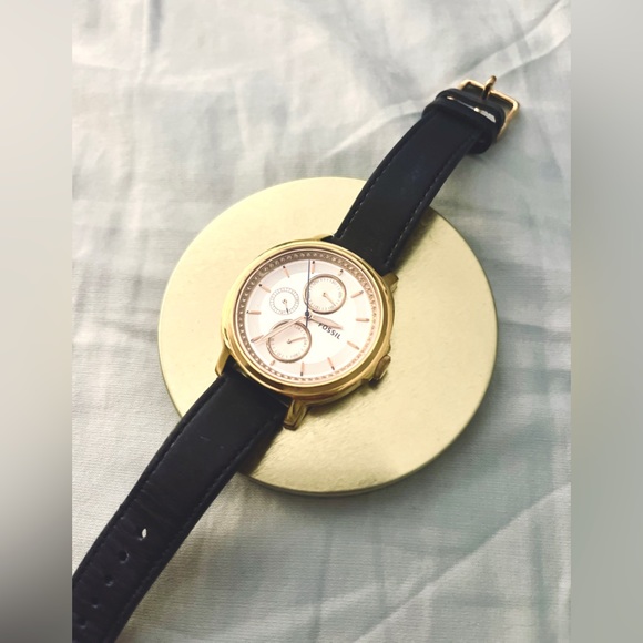 Fossil Women's Navy Leather Analog Silver Dial Navy Leather Wrist Watch - Picture 2 of 3